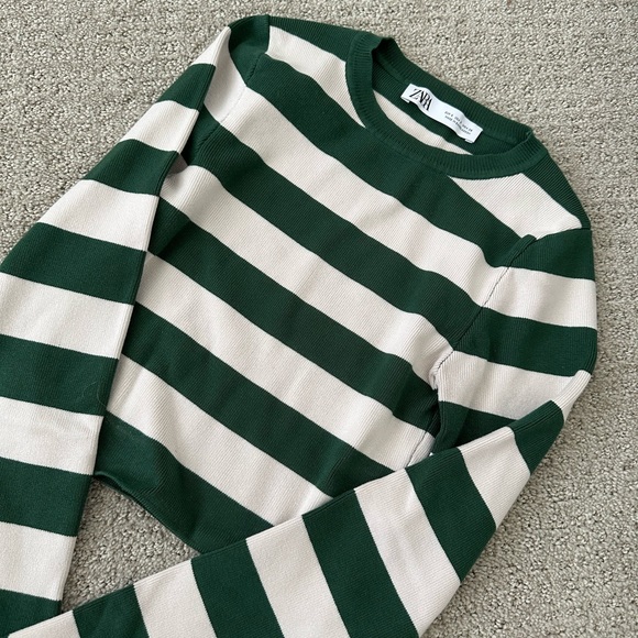 Zara Tops - Zara cropped stripped long sleeve